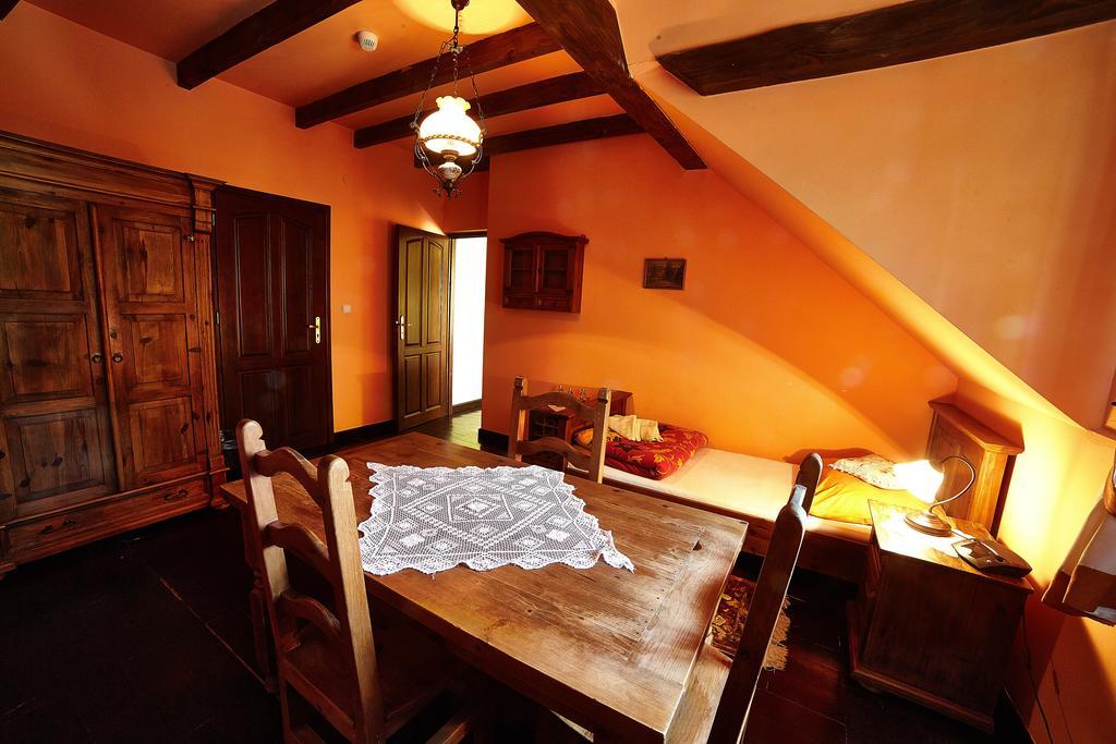 Stylowy Zajazd Pod Czarnym Kogutem Czarna  Room photo