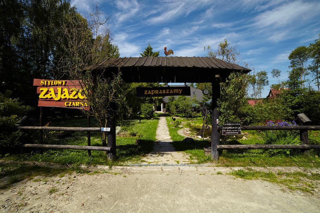 Stylowy Zajazd Pod Czarnym Kogutem Czarna  Exterior photo