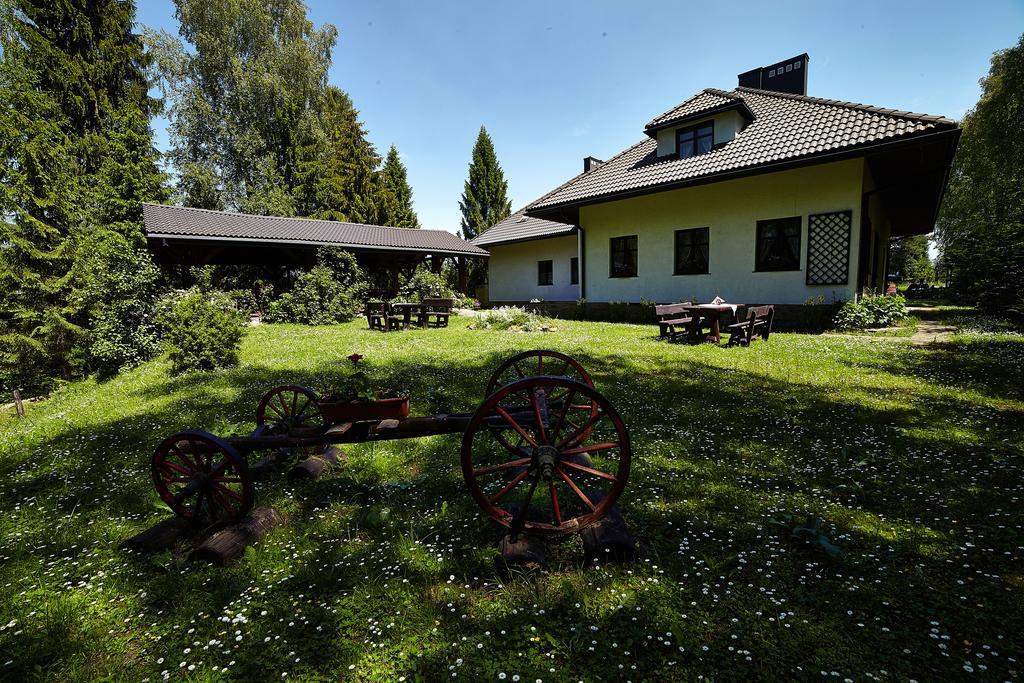 Stylowy Zajazd Pod Czarnym Kogutem Czarna  Exterior photo
