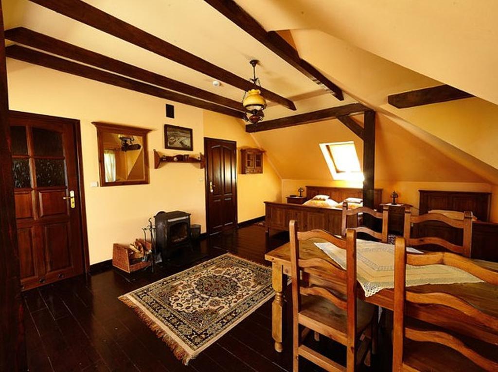 Stylowy Zajazd Pod Czarnym Kogutem Czarna  Room photo