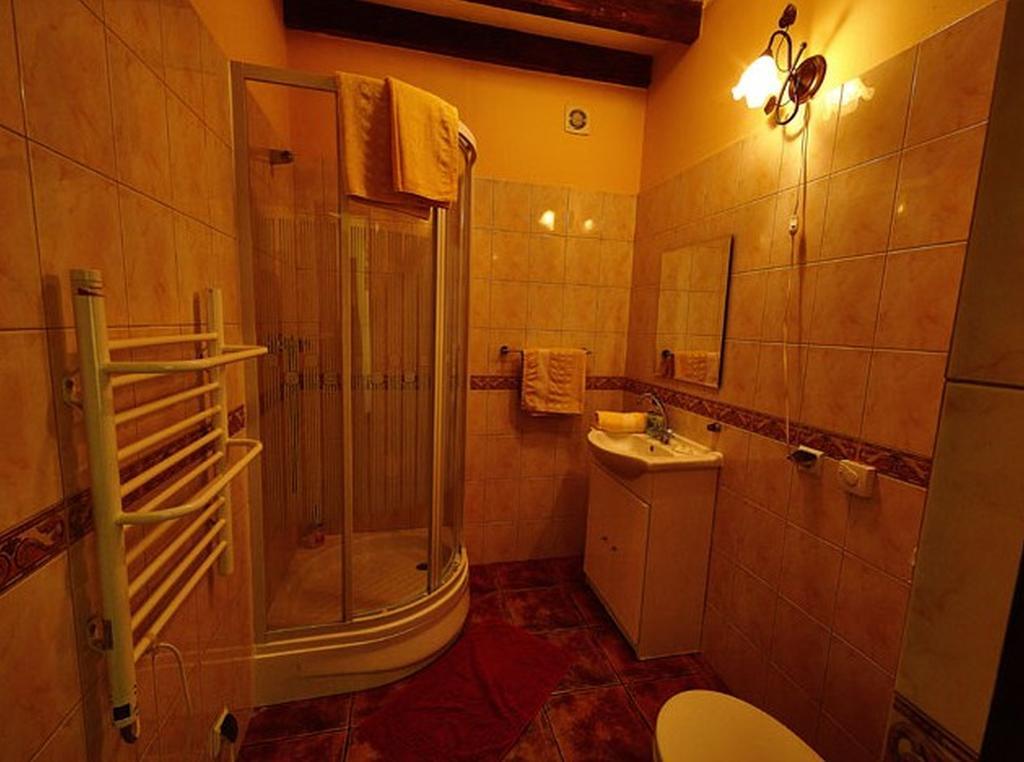 Stylowy Zajazd Pod Czarnym Kogutem Czarna  Room photo