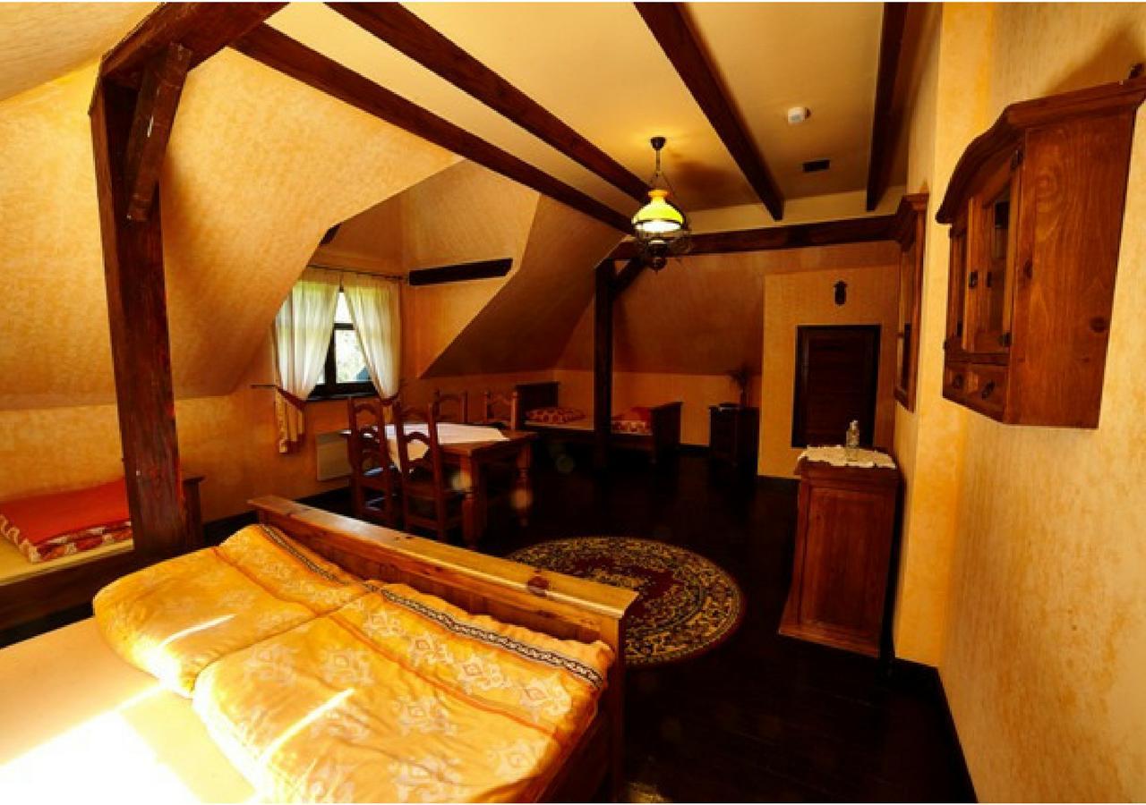 Stylowy Zajazd Pod Czarnym Kogutem Czarna  Exterior photo